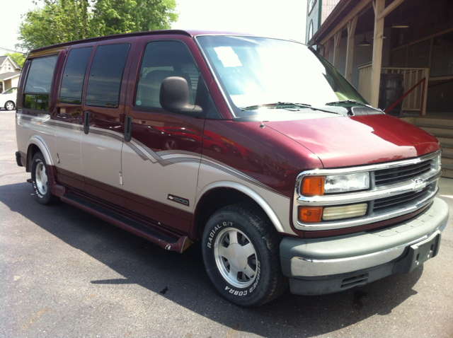 Chevrolet G1500 1997 photo 2