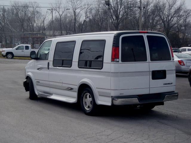 Chevrolet G1500 1998 photo 2