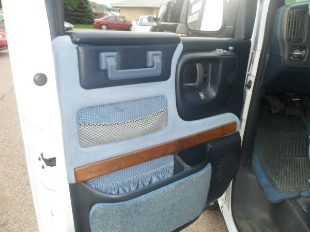 Chevrolet G1500 1998 photo 3