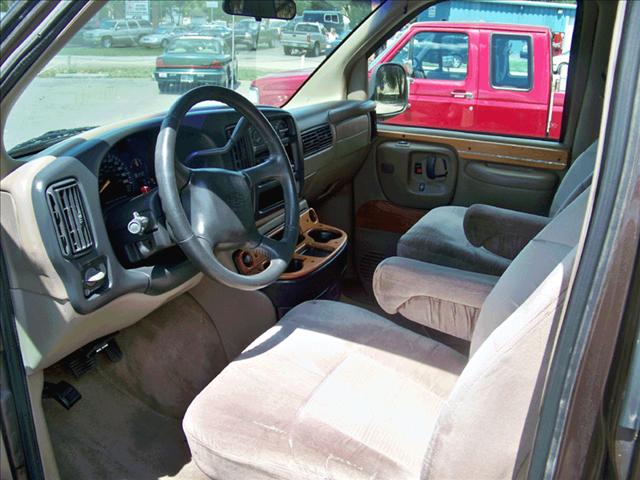 Chevrolet G1500 1998 photo 2