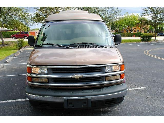 Chevrolet G1500 1998 photo 1