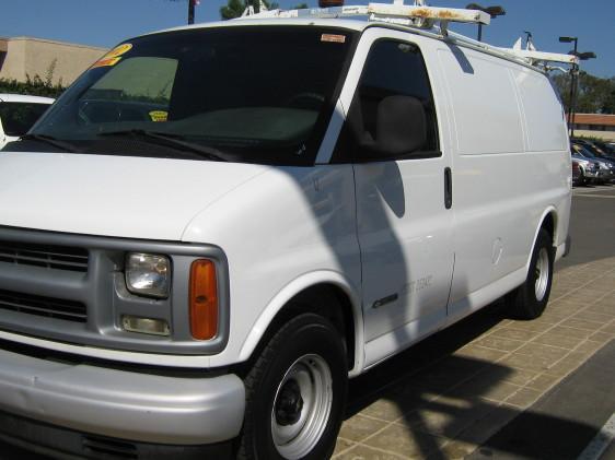 Chevrolet G1500 2002 photo 2