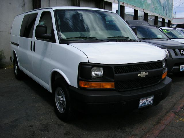 Chevrolet G1500 2006 photo 2