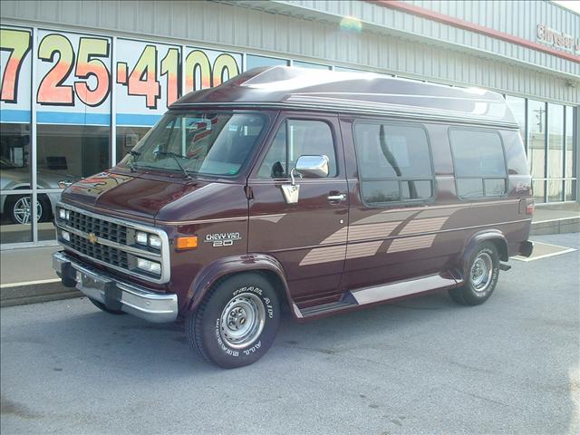 Chevrolet G20 3.7L Manual Passenger Van