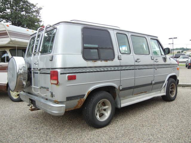 Chevrolet G20 1995 photo 2