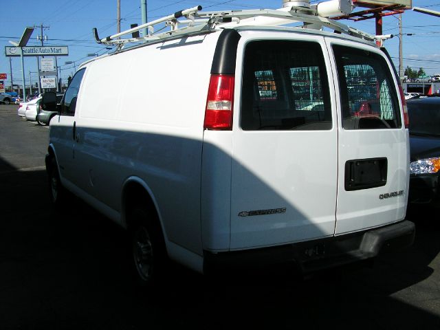 Chevrolet G2500 2005 photo 2