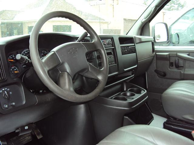 Chevrolet G2500 2007 photo 2