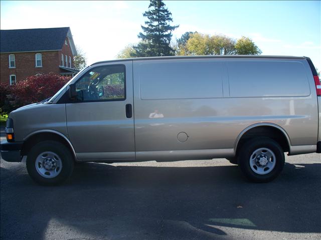 Chevrolet G2500 2008 photo 2