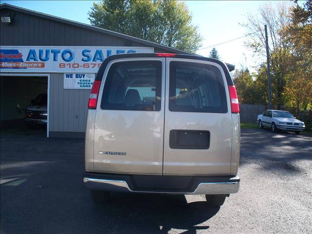 Chevrolet G2500 2008 photo 3