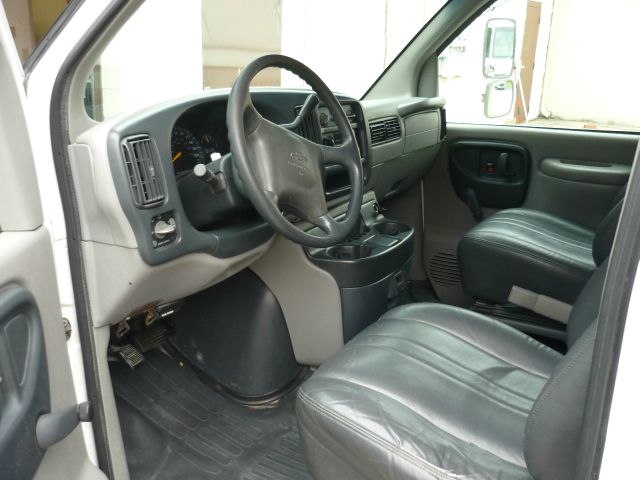 Chevrolet G3500 1998 photo 2