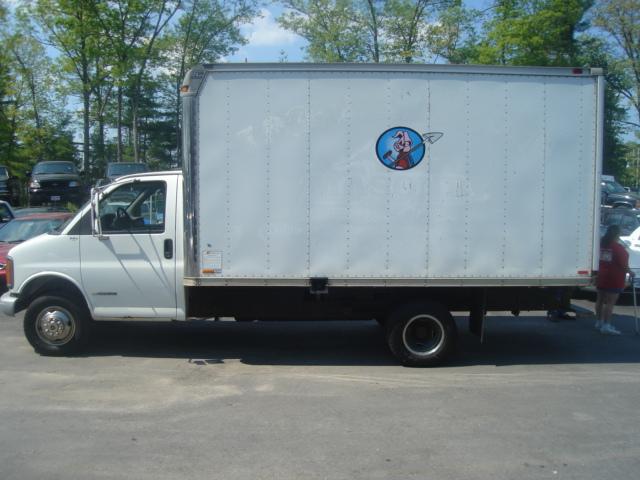 Chevrolet G3500 Base Box Truck