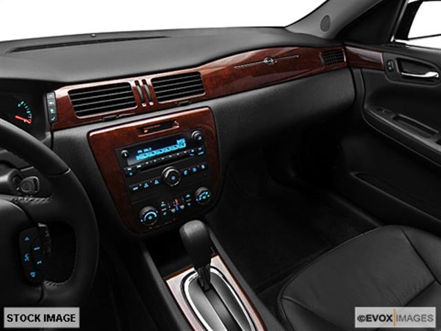 Chevrolet Impala 2010 photo 3