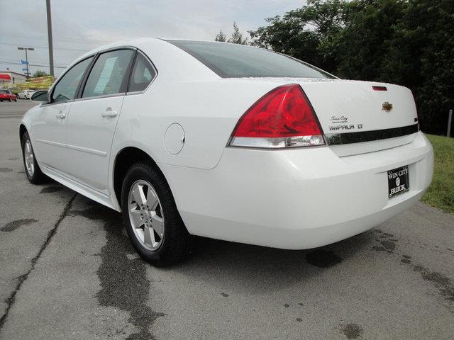 Chevrolet Impala 2010 photo 2