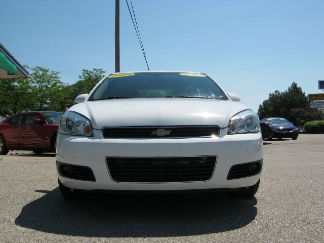 Chevrolet Impala 2010 photo 2