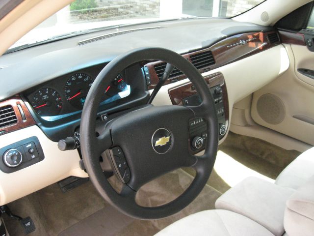 Chevrolet Impala 2010 photo 2