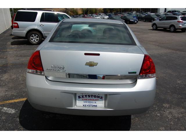 Chevrolet Impala 2010 photo 3