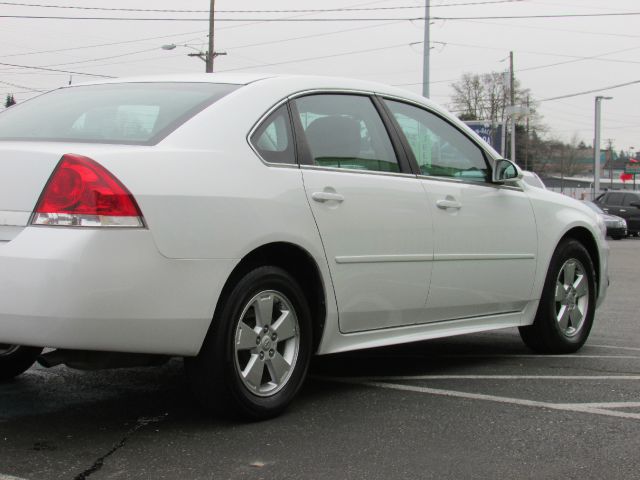 Chevrolet Impala 2010 photo 2