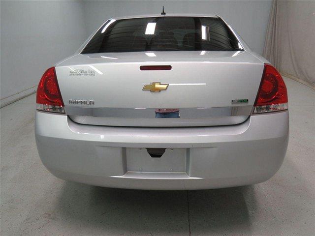 Chevrolet Impala 3.2 Sedan 4dr Sedan