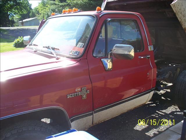 Chevrolet K10 1984 photo 3