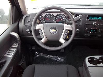 Chevrolet K1500 2011 photo 2