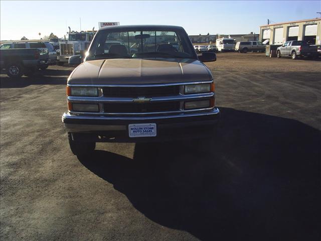 Chevrolet K2500 Base Pickup