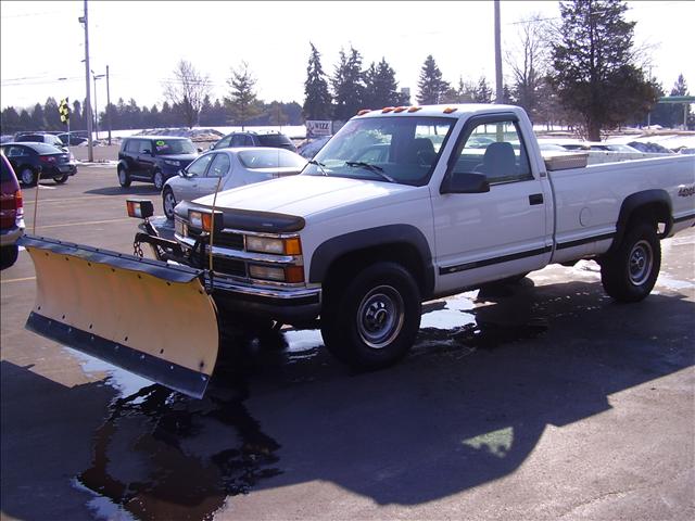 Chevrolet K2500 Base Pickup