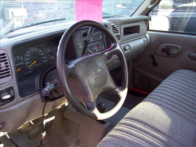 Chevrolet K2500 Base Pickup