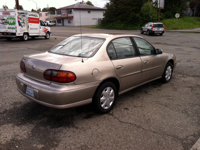 Chevrolet Malibu Base Sedan