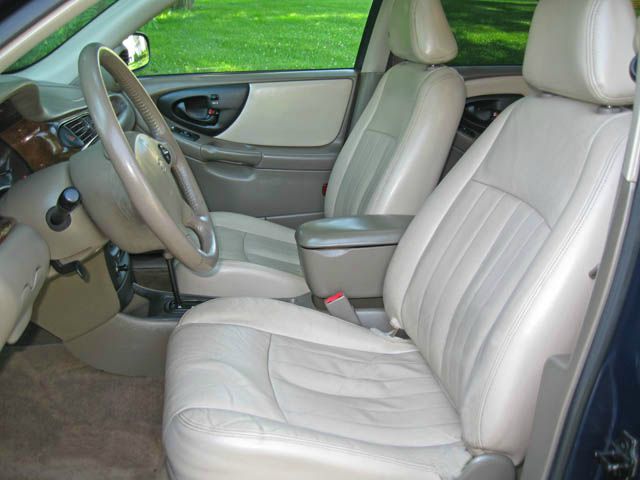 Chevrolet Malibu 2000 photo 2