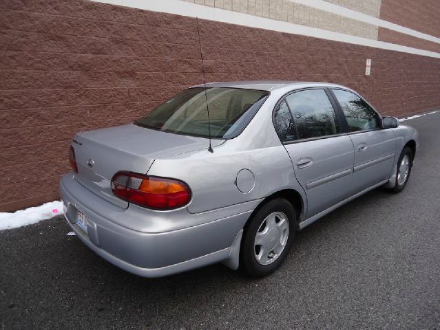 Chevrolet Malibu 2000 photo 1