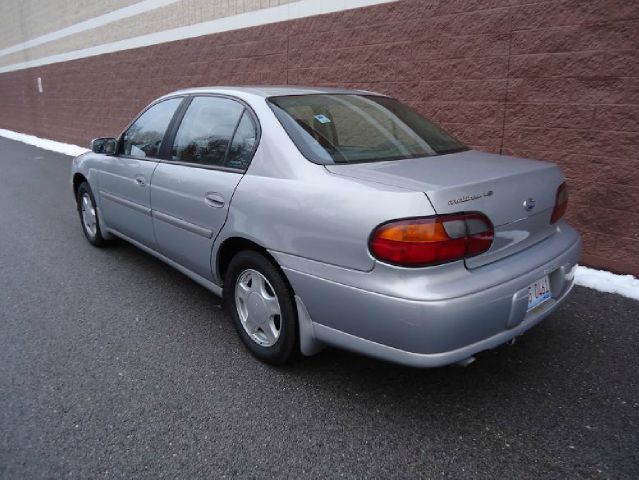 Chevrolet Malibu 2000 photo 2