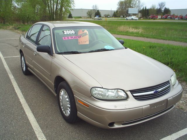 Chevrolet Malibu 2000 photo 1