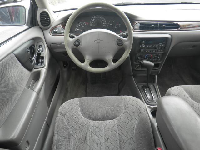 Chevrolet Malibu 2001 photo 2