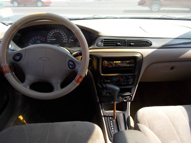 Chevrolet Malibu Base Sedan