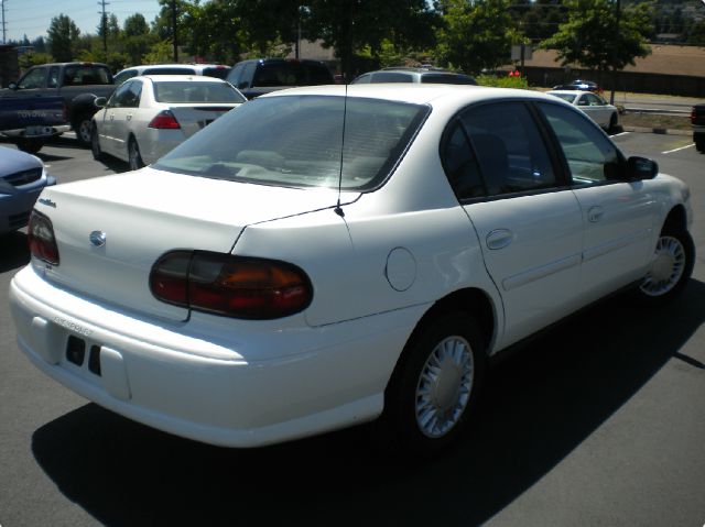 Chevrolet Malibu Base Sedan