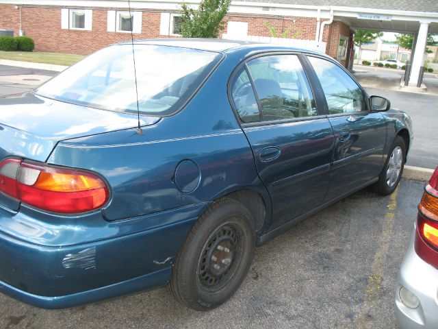 Chevrolet Malibu Base Sedan