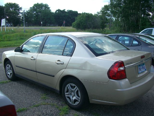 Chevrolet Malibu 2004 photo 2