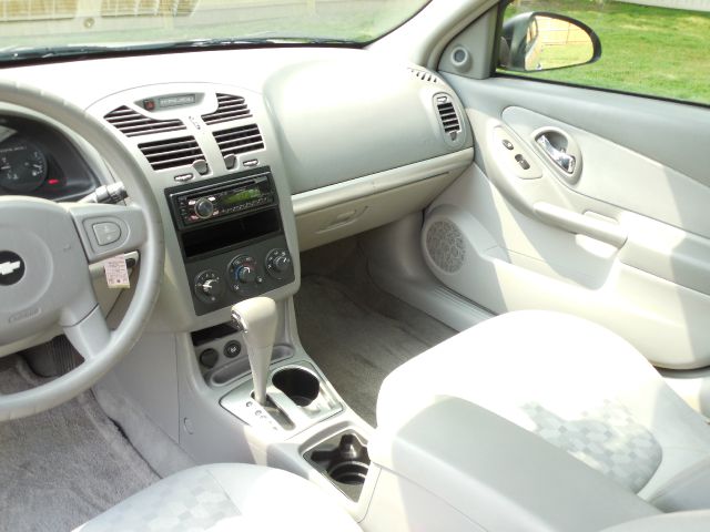 Chevrolet Malibu 2004 photo 2