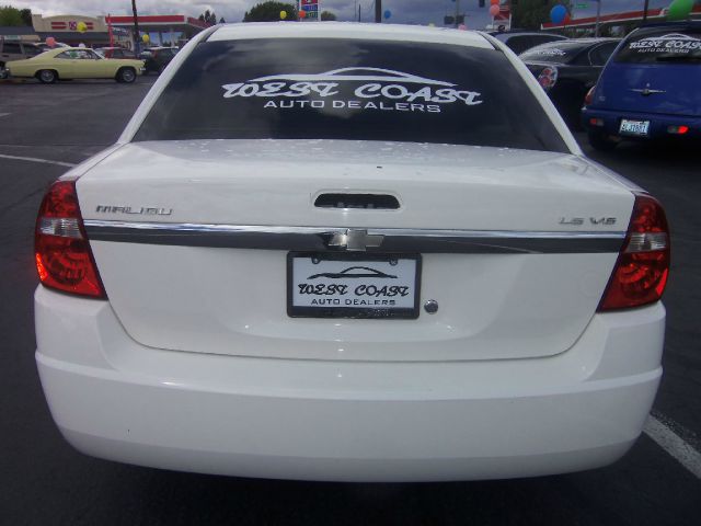 Chevrolet Malibu 2004 photo 2