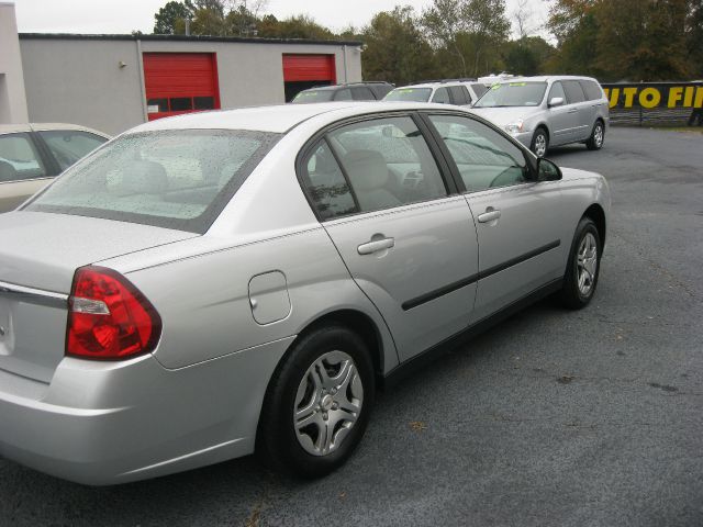 Chevrolet Malibu 2004 photo 3