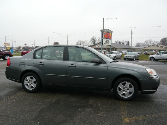 Chevrolet Malibu 2004 photo 2