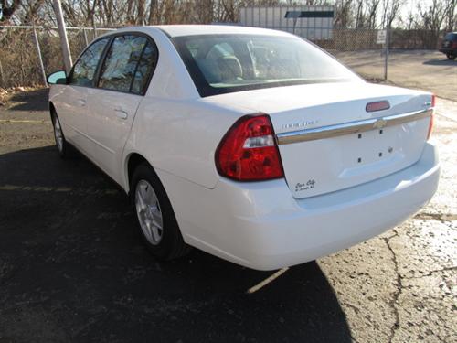 Chevrolet Malibu 2004 photo 1