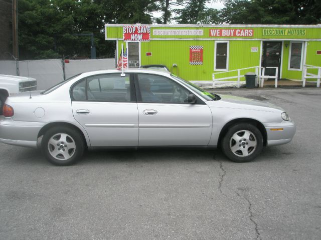 Chevrolet Malibu 2004 photo 2