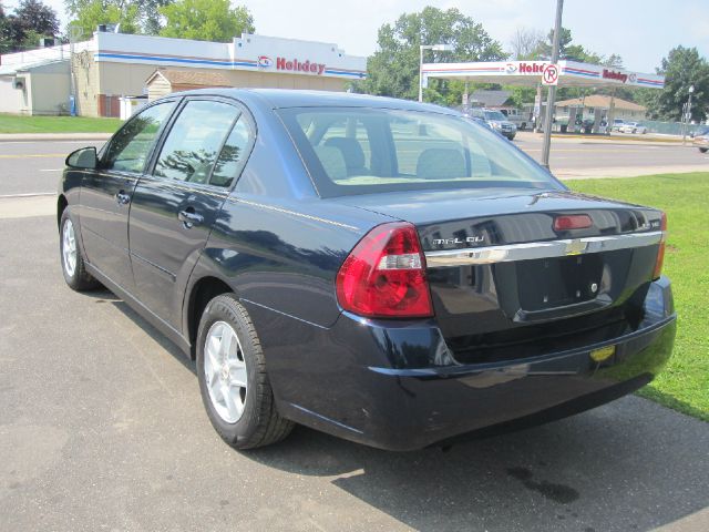 Chevrolet Malibu 2004 photo 2