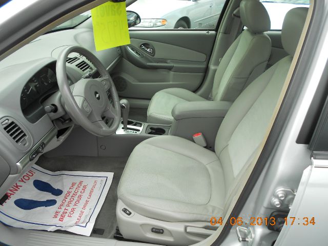 Chevrolet Malibu 2004 photo 2