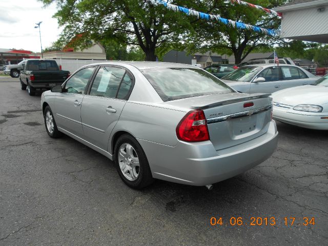 Chevrolet Malibu 2004 photo 3