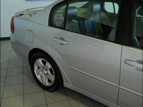 Chevrolet Malibu 2004 photo 2