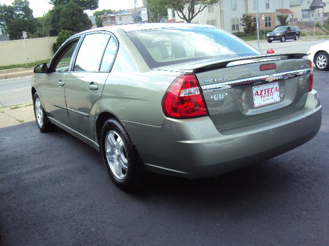 Chevrolet Malibu 2004 photo 2