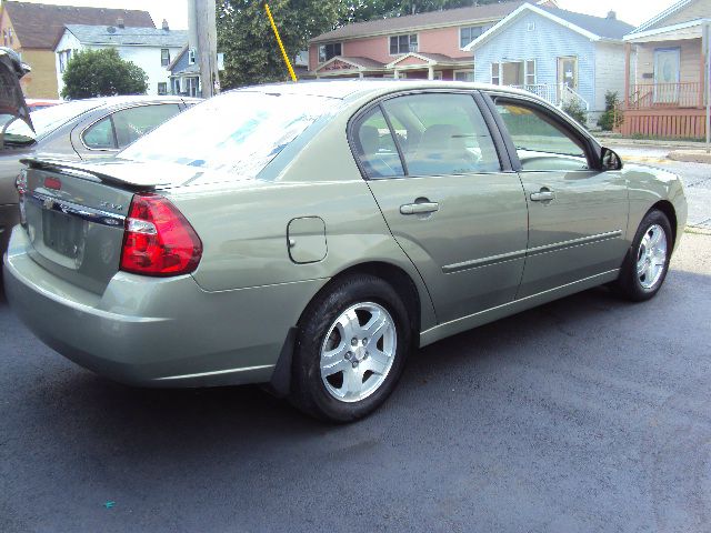 Chevrolet Malibu 2004 photo 3