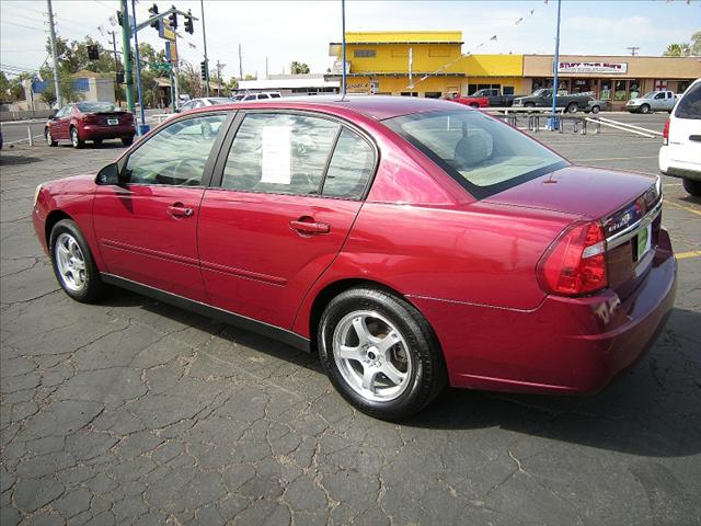 Chevrolet Malibu 2004 photo 2